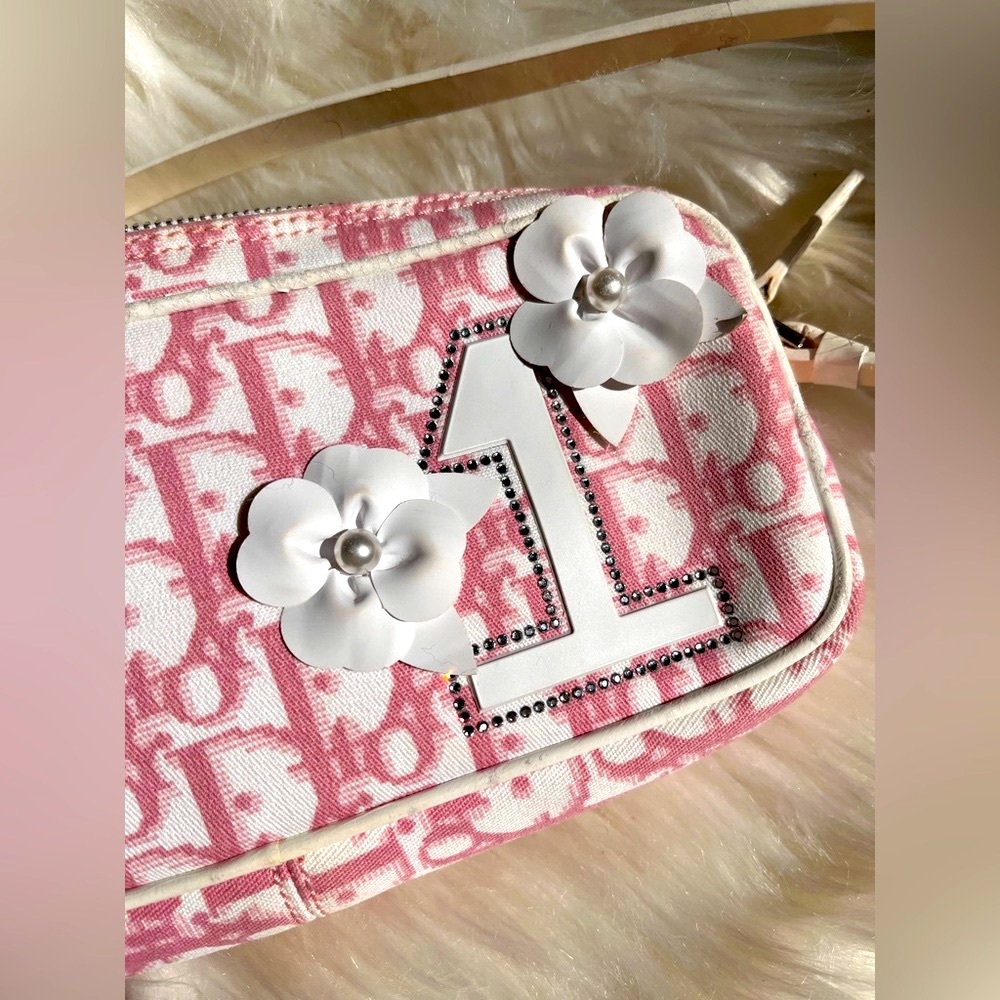 Dior By John Galliano 🎀💕✨ 👧
RARE ‼️
CHRISTIAN DIOR
Monogram Girly Pochette Pink - Picture 10 of 16